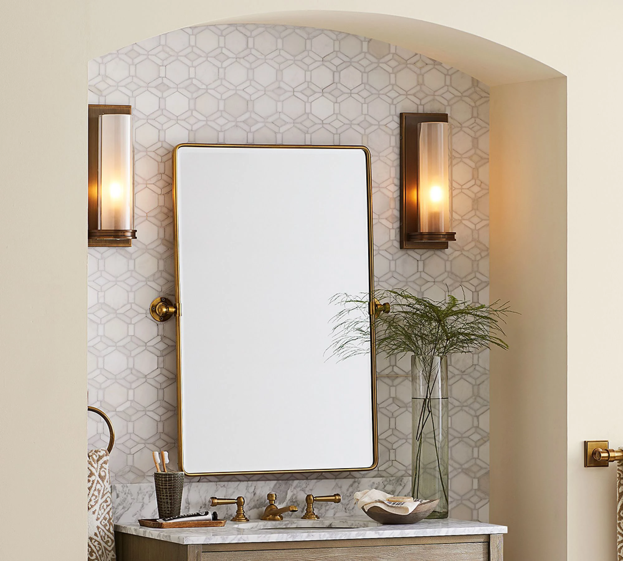 Elegantná hotelová nástenná dekorácia Moderné luxusné toaletné zrkadlo Zrkadlo do kúpeľne na mieru